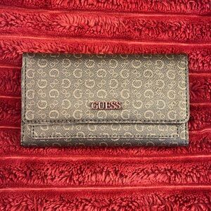 GUESS Gray Monogram Trifold Wallet with Pink Logo Accent